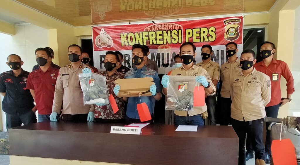 Tak Senang Istrinya Diganggu, Adik Tikam Kakak kandung Hingga Tewas