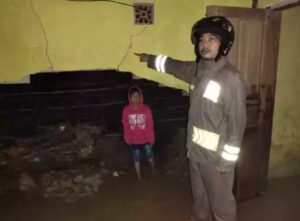 Terjangan Banjir di Lahat Rusak Rumah Warga