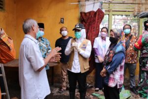 Fitri Tinjau Korban Kebakaran, Ingatkan Warga Untuk Waspada