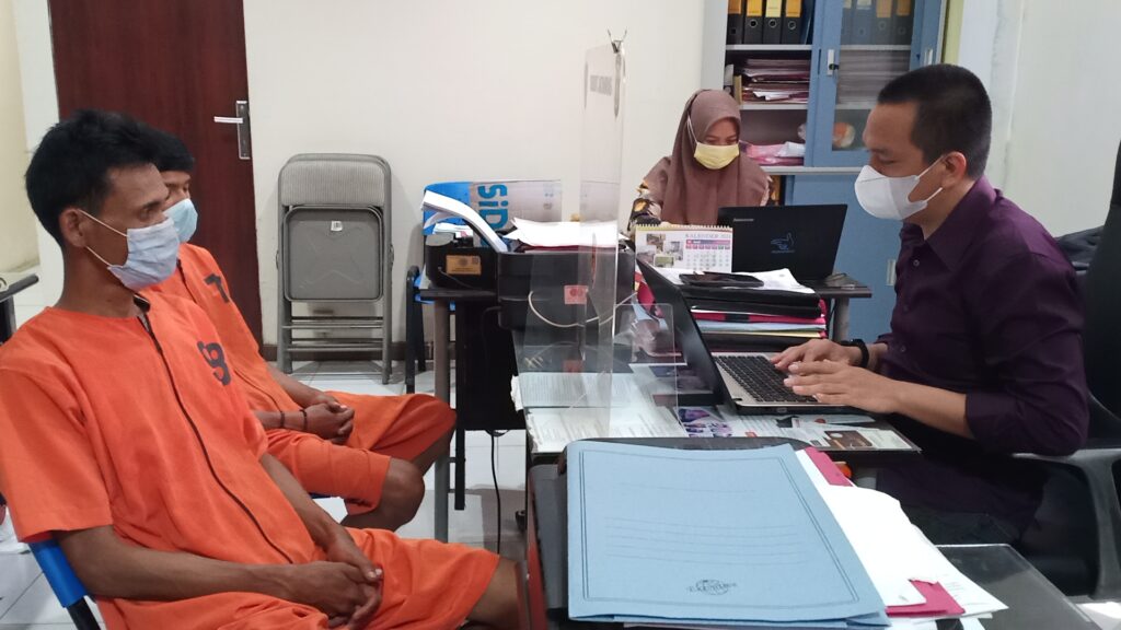 Tiga Sekawan Spesialis Pencuri Tiang Listrik Diringkus Polisi