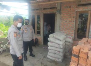 Peringati HUT Bhayangkara, Polres Lahat Bantu Bedah Rumah Warga Tak Mampu