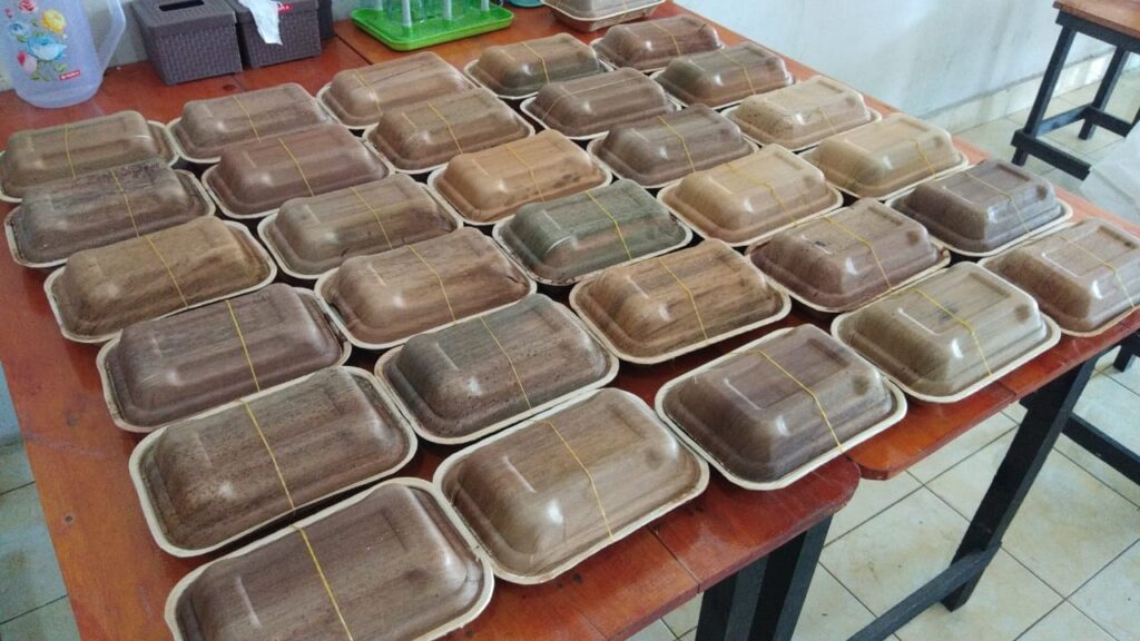 Inovasi Wadah Makanan Menggunakan Pelepah Pinang