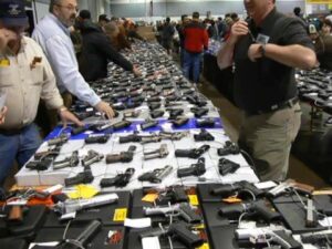 Gubernur Texas Akan Izinkan Warga Bawa Senjata Api Tanpa Surat Izin