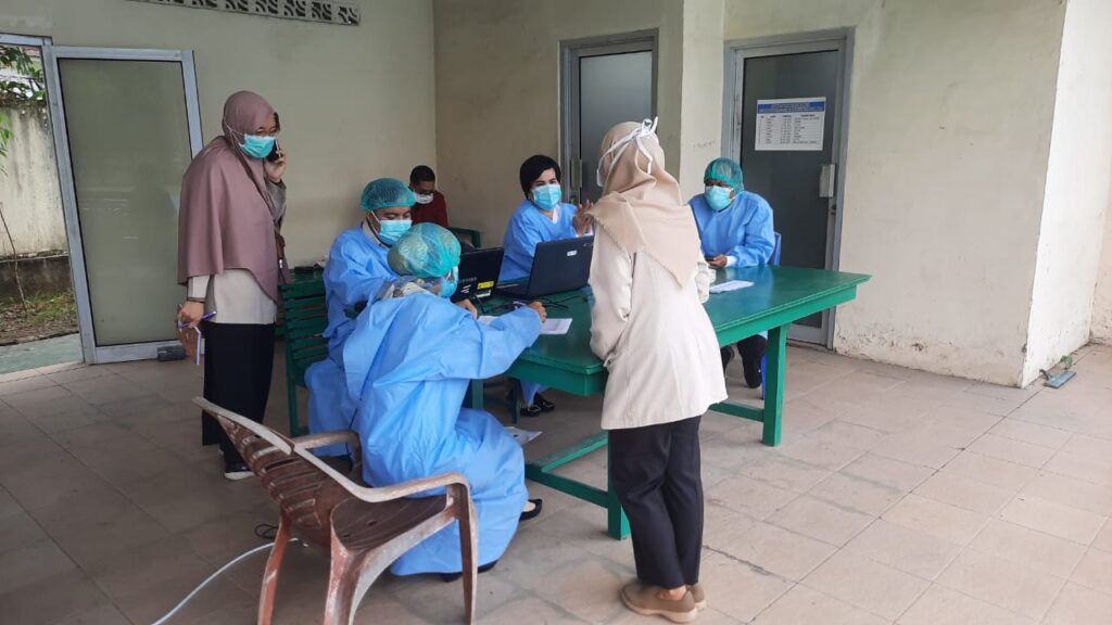 Nakes Di RSMH Palembang Diswab Secara Masal, Hindari OTG Covid 19