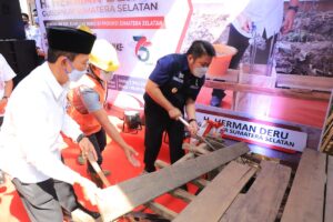 Gubernur Sumsel Dan Walikota Palembang Bedah 75 Rumah Warga
