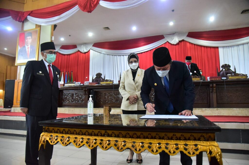 Gubernur  Bersama  Ketua DPRD Sumsel Tandatangani Persetujuan Pembentukan CDP Kabupaten Kikim Area 