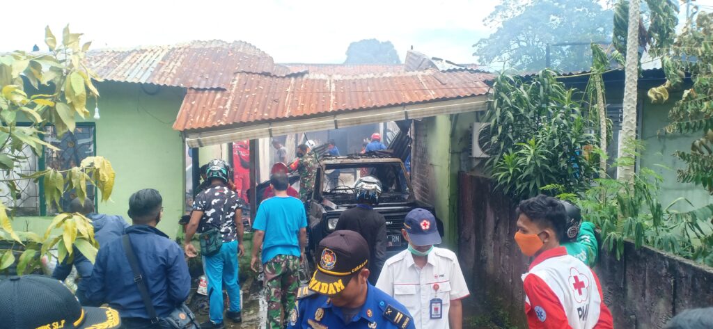Lima Rumah Asrama TNI AD Hangus Dilalap Si Jago Merah
