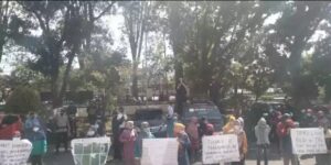 Gedung DPRD Lahat Di Geruduk Emak-emak Soal Debu Batubara
