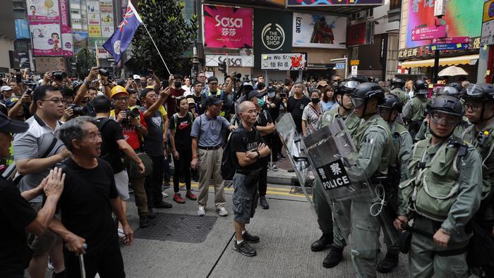 Pemerintah Hong Kong Siapkan 10 Ribu Polisi Hadapi Gelombang Demo 1 Juli