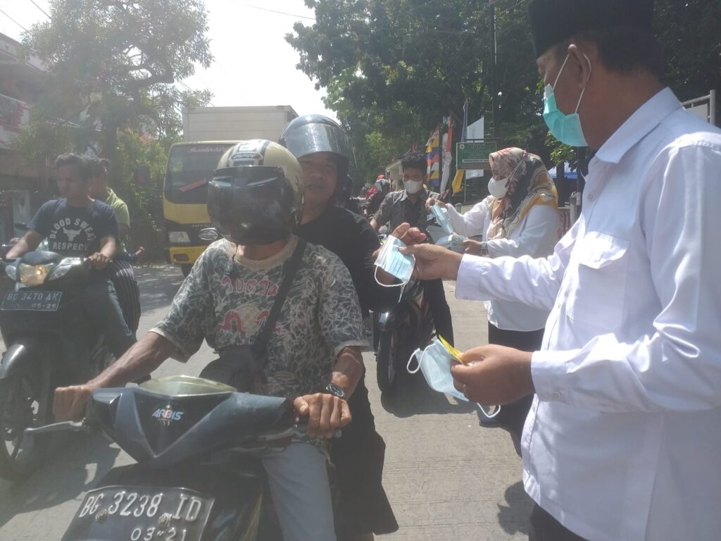 Gerakan 1 Juta Vitamin Kemenag KUA IB I Sumbang Puluhan Karung Beras Untuk Marbot