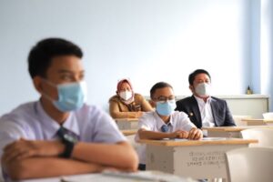 Herman Deru Tinjau Penerapan Prokes PTM  Dua Sekolah di Palembang 