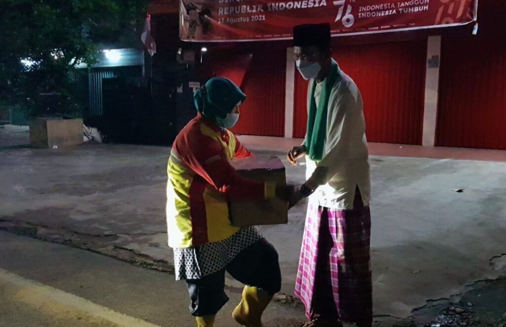 Blusukan Diwaktu Subuh, Wali Kota Palembang Beri Bantuan Ke Warga