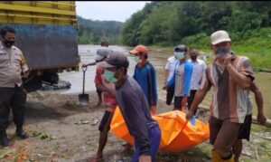 Mayat Yang Mengapung Di Sungai Lematang Warga Padang Arang Ilir