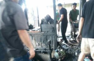 Rumah Neksen Hangus Terbakar, Warga Histeris