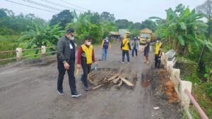 Dodi Reza Warning Truk Muatan Besar Melintas