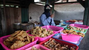 Hobi Jajan? Ini Protokol Kesehatan saat Beli Makanan di Kaki Lima