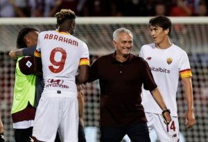 Mourinho Langsung Gelar Pesta Ala Italia,Usai Bawa Roma Pesta Gol