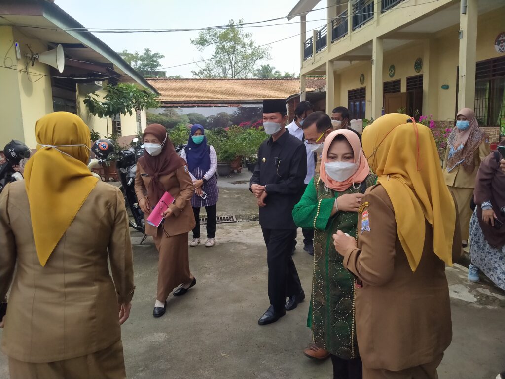 Harnojoyo Tinjau Pelaksanaan PTM Hari Pertama Di Palembang