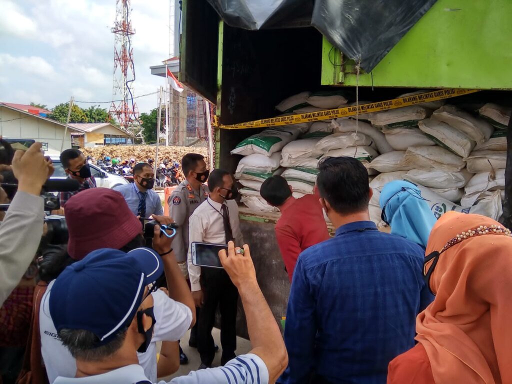 32 Ton Pupuk Ilegal Diamankan Polda Sumsel