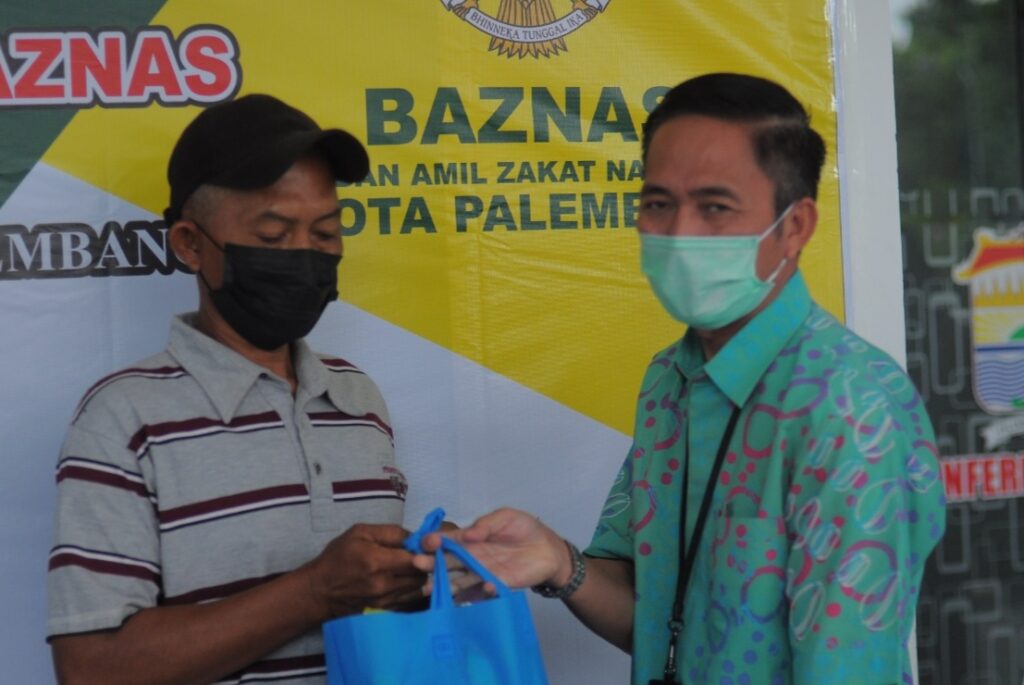 Pemkot Dan BAZNAS Palembang Berikan Bantuan Kepada Penggali Kubur