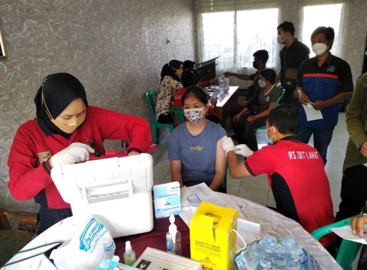 Kodim Lahat Kawal Warga Vaksin Serentak