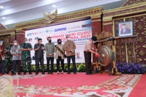 Herman Deru : Kita Jangan Lupakan Jasa Para Guru