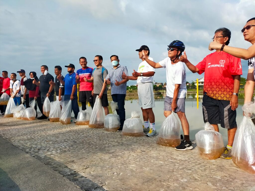 Dinas Perikanan Muba Tebar 40 Ribu Benih Ikan