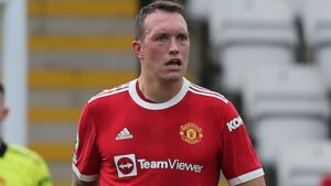 Phil Jones Kini Jadi Incaran 13 Klub Setelah Absen Setahun Lebih