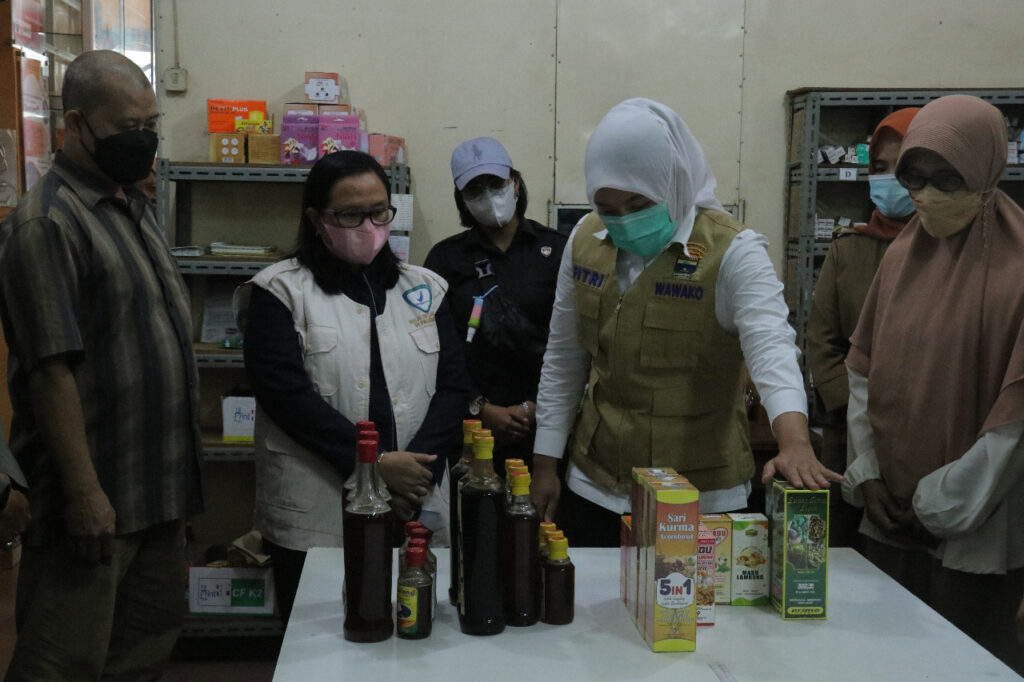 Jelang Nataru, Wawako Bersama BPOM Sidak Peredaran Makanan Dan Obat Di Kota Palembang