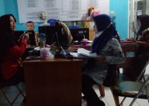 Kejar Target 70 Persen Tim Vaksinator Lahat Lembur Hingga Malam