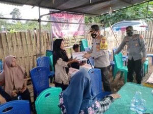 Kapolres Lahat Beri Bantuan Kepada Korban Kebakaran