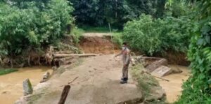 Pasca Banjir Bandang Di Lahat, Jalan Dan Jembatan Ambruk Tak Bisa dilintasi Lagi