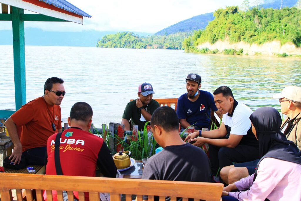 Beni Hernedi Bakar Semangat Atlet Panjat Tebing di Ajang Porprov Sumsel