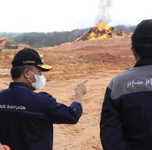 Pemadaman Api Sumur Ilegal Keban I Muba Terus Dilakukan