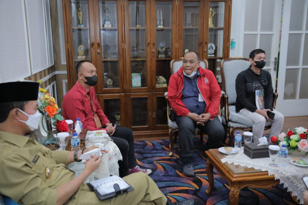 ACE Hardware Serahkan 15 Ribu Masker Kepada Pemkot Palembang