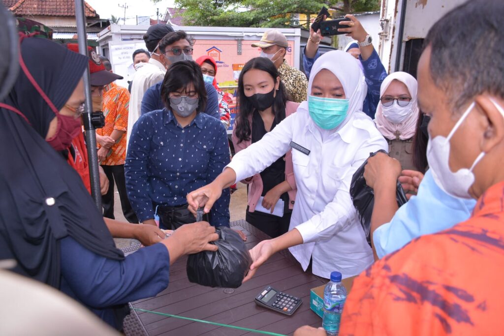 Pasar Murah Pemkot palembang Jual Minyak Goreng Rp 7000 Perliter