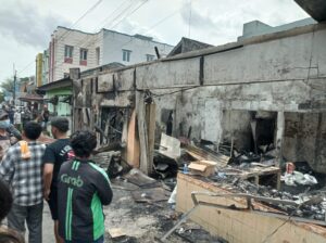 Diduga Akibat Ledakan Tabung Gas, Enam Toko Di Kecamatan Sako Ludes Terbakar