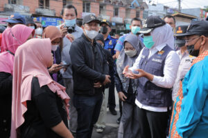Fitri Tinjau Korban Kebakaran Di Kecamatan Sako Palembang