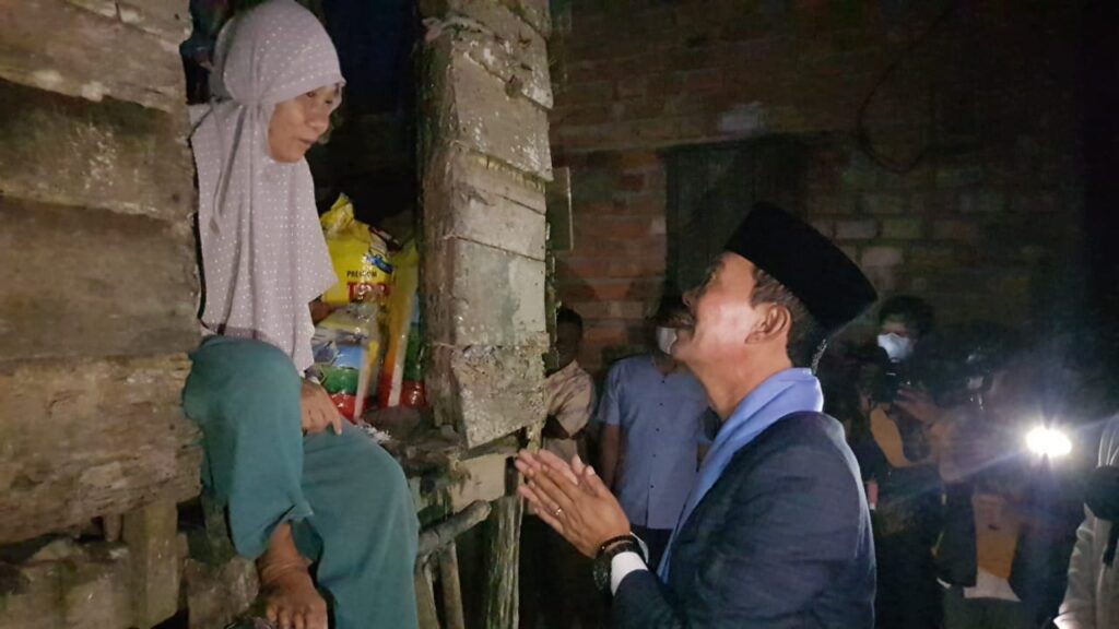 Usai Safari Subuh, Harnojoyo Kunjungi Pembangunan Rumah Cek Onah