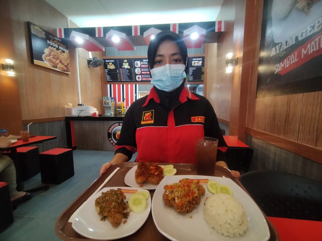Rocket Chicken Makanan Cepat Saji Karya Anak Bangsa Dengan Berbagai Menu Kekinian