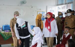 Fitrianti Agustinda Pantau Vaksinasi Anak Usia Sekolah