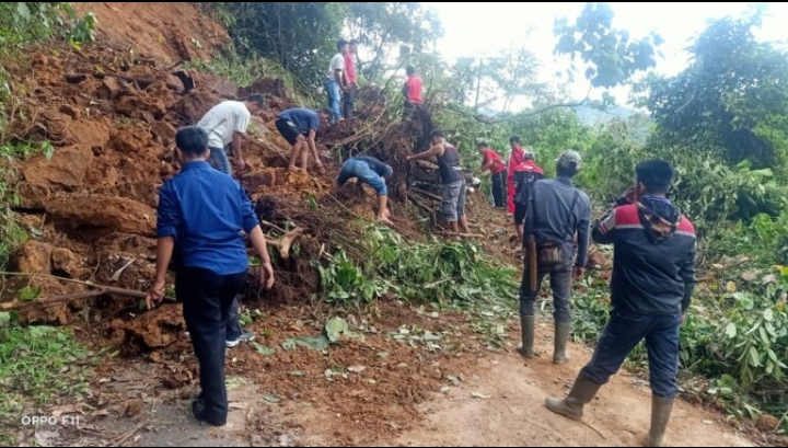 Jalan lintas Lahat – Bengkulu Kembali Lumpuh Akibat Longsor