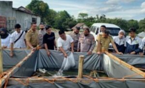 Polres Lahat Lepaskan 10 Ribu Bibit Lele Di Kampung Tangguh Tanjung Payang