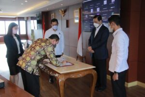 Penandatanganan PKS PSEL Kota Palembang Dengan Pihak Ketiga Disaksikan Menko Maritim