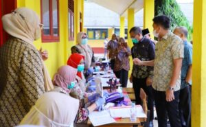 Bupati Ogan Ilir Tinjau Langsung Pelaksanaan Vaksinasi Anak Usia Sekolah
