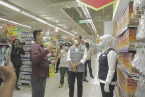 Pastikan Stok Migor Tersedia,  Wawako Palembang Sidak Gerai Super Market