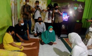 Meri dan Suryadi Dirujuk Fitrianti Agustinda Ke Rumah Sakit