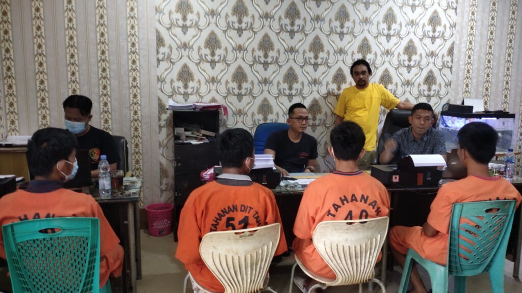 Viral Saat Beraksi Mencongkel Mobil,  Empat Sekawan Diciduk Polisi