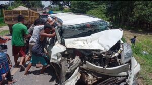 Dua Dari Delapan Orang Penumpang Xenia Yang Terlibat Kecelakaan Di Ogan Ilir Harus Dilarikan Ke Fasilatas Kesehatan Terdekat