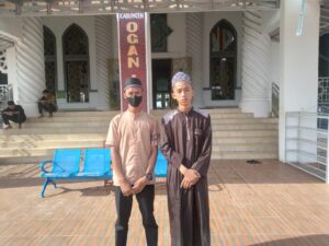 Raih Cita Cita Bersekolah Hingga Perguruan Tinggi Dua Pemuda Asal OI Rela Menjadi Marbot Masjid
